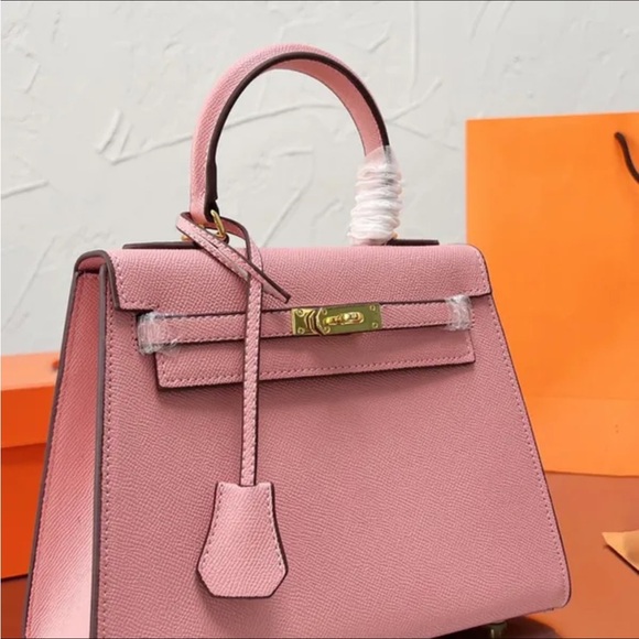 New Elegant Pink Leather Handbag Crossbody 25CM Lock & Key Pony Decor - Picture 4 of 6